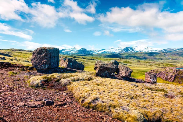 Typische Isländische Landschaft Mit Vulkanischem Boden Bunte Sonnige Szenerie Süden — Stockfoto