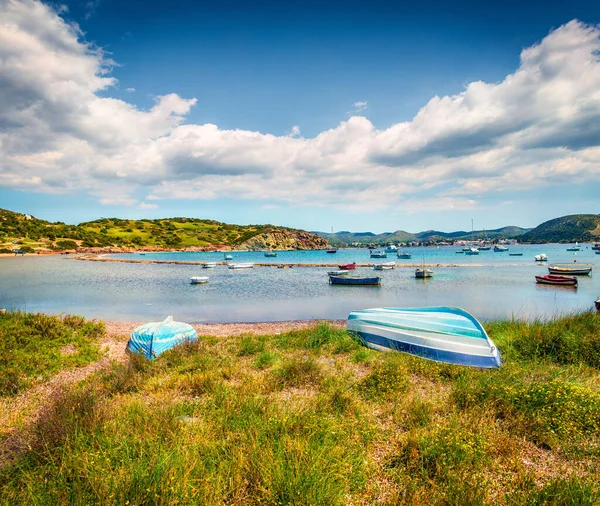 Nuevo Loca Sahili 'nin muhteşem bahar manzarası. Ege Denizi 'nin güneşli sabah deniz manzarası, Palaia Fokaia konumu, Yunanistan, Avrupa. Seyahat konsepti geçmişi. İşlenmiş fotoğraf sonrası sanatsal stil