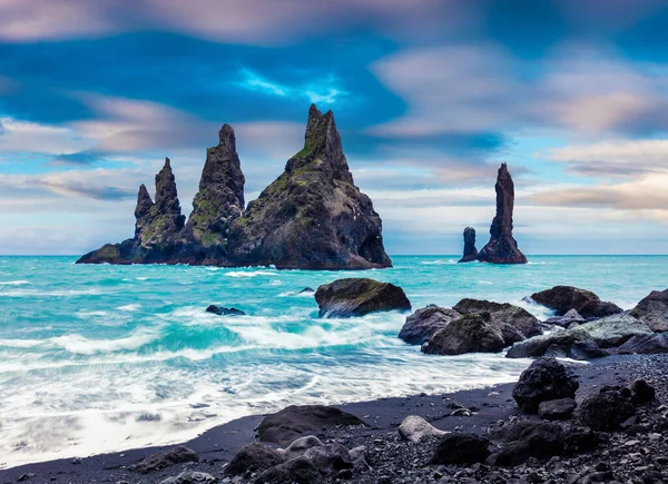Atlantik Okyanusu Ndaki Reynisdrangar Kayalıklarının Muhteşem Deniz Manzarası Güney Zlanda — Stok fotoğraf