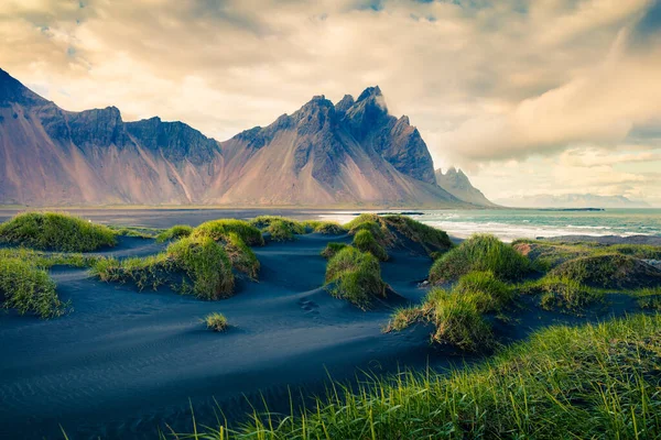 Черные Песчаные Дюны Мысе Стокснес Юго Восточном Побережье Исландии Красочный — стоковое фото