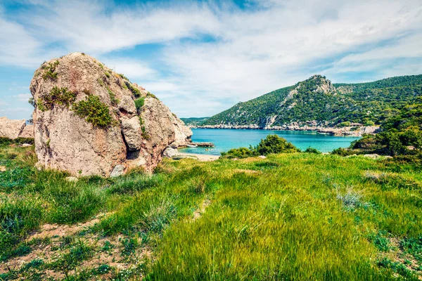 Emozionante Vista Primaverile Piccola Spiaggia Nel Nord Est Corinzia Grecia — Foto Stock