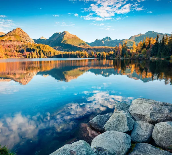 Herrlicher Blick Auf Den See Strbske Pleso Herbst Faszinierende Morgenszene — Stockfoto