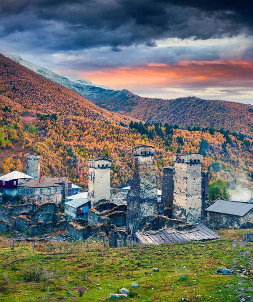 Dramatischer Herbstsonnenuntergang Höchstgelegenen Bewohnten Dorf Europas Ushguli Unesco Weltkulturerbe Oberwanetien — Stockfoto