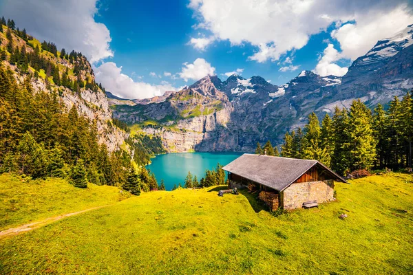 Barevné Letní Ráno Jedinečném Jezeře Oeschinensee Nádherná Venkovní Scéna Švýcarských — Stock fotografie