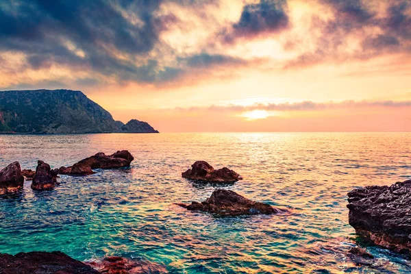Otroligt Vårutsikt Över Petani Beach Fantastisk Solnedgång Scen Kefalinia Island — Stockfoto