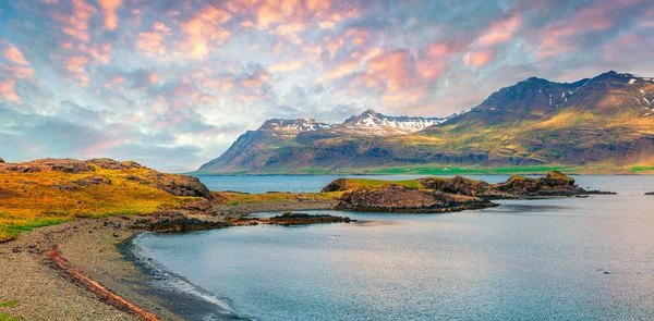 Paisaje Típico Islandés Con Montañas Volcánicas Costa Atlántica Colorido Panorama —  Fotos de Stock