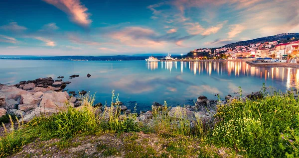 Toller Abendblick Auf Die Stadt Pilos Farbenfroher Frühlingssonnenuntergang Ionischen Meer — Stockfoto