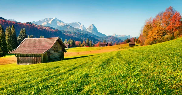 Splendide Scène Matinale Village Garmisch Partenkirchen Avec Chaîne Montagnes Zugspitze — Photo