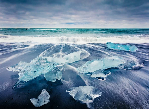 Blocuri Gheață Spălate Valurile Plaja Jokulsarlon Scena Dramatică Vară Parcului — Fotografie, imagine de stoc