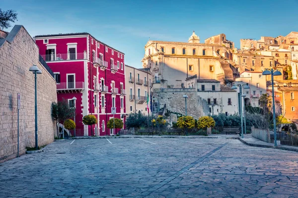 ラグーザ町の美しい春の街並み シチリア島 イタリア ヨーロッパの素晴らしい朝のシーン 旅のコンセプト背景 — ストック写真