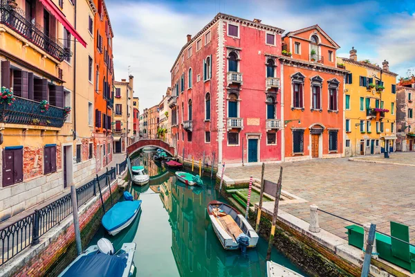 Pintoresca Vista Primavera Vennice Con Famoso Canal Agua Casas Colores — Foto de Stock