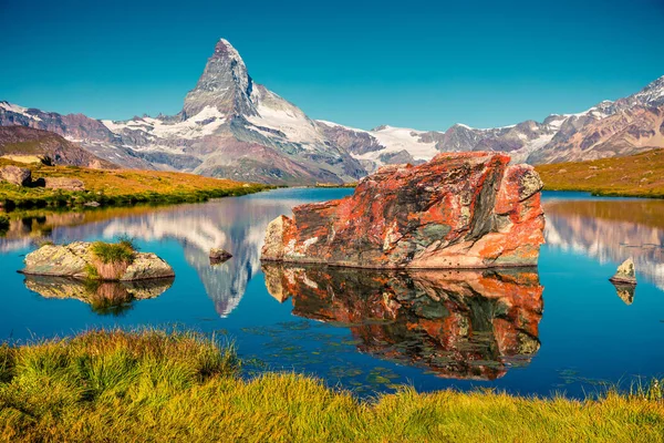 Färgglad Sommar Utsikt Över Stellisee Sjön Stor Utomhusscen Med Matterhorn — Stockfoto