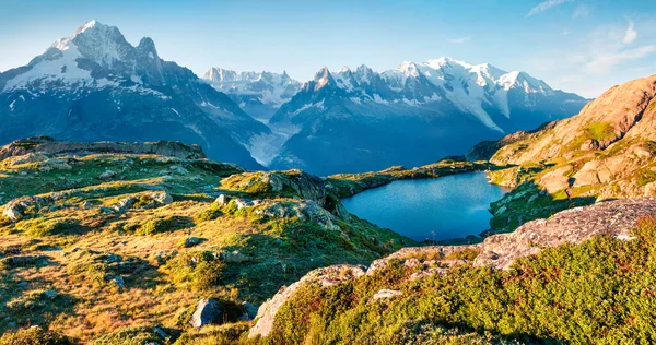 Πολύχρωμο Καλοκαιρινό Πανόραμα Της Λίμνης Lac Blanc Mont Blanc Monte — Φωτογραφία Αρχείου