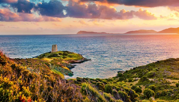 Vista Panorámica Atardecer Bahía Piscinni Con Torre Pixinni Fondo Fantástica — Foto de Stock