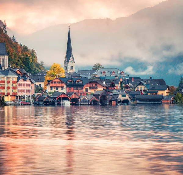 Foggy Autumn Sunrise Hallstatt Lake Spectacular Morning View Hallstatt Village — Stock Photo, Image