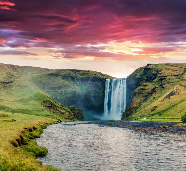 풍경의 스코가 강에서 보인다 여름의 아이슬란드에 있습니다 포스팅 — 스톡 사진