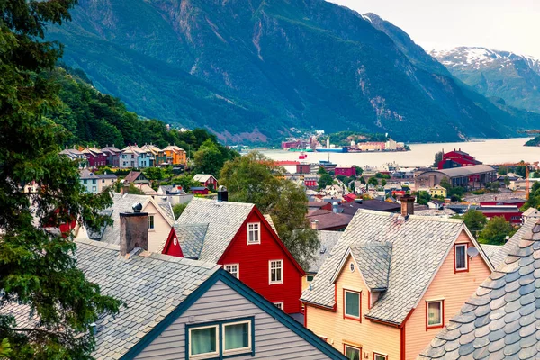 Norveç Hordaland Ilçesindeki Odda Kasabasında Tipik Norveç Mimarisi Hardangerous Fjord — Stok fotoğraf