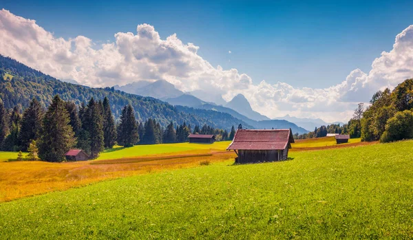 Malebný Pohled Zelené Louky Vesnice Kaltenbrunn Vrcholem Zugspitze Wettersteinovými Horami — Stock fotografie