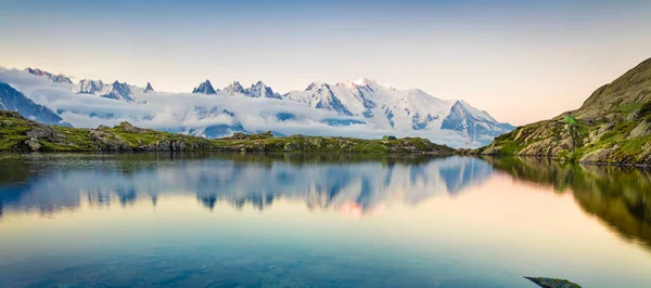 Färgglada Sommar Panorama Över Lac Blanc Sjön Med Mont Blanc — Stockfoto