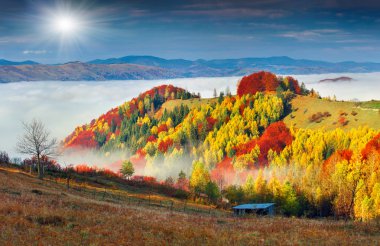 sonbahar manzara dağ köyü.