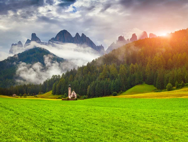 A st. magdalena és santa Maddalena kilátás zöldövezetre — Stock Fotó