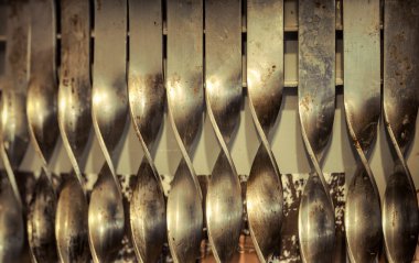 Eski metal şişleri