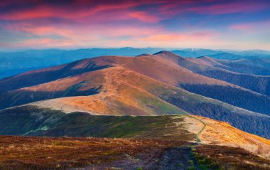 Dağ sırtı gün batımı