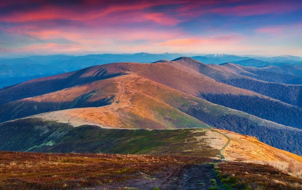 Dağ sırtı gün batımı