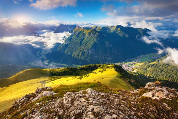 Val di Fassa Vadisi passo Sella ile.