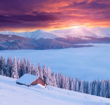 Dağlarda kış sabahı.