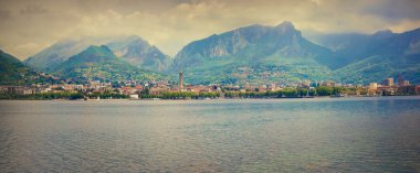 Lecco gölde İtalyan Köyü.