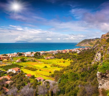 Güneşli sabah Addolorata görünümünü