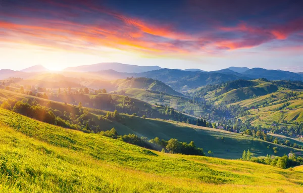 Zonsopgang in het Karpaten gebergte — Stockfoto