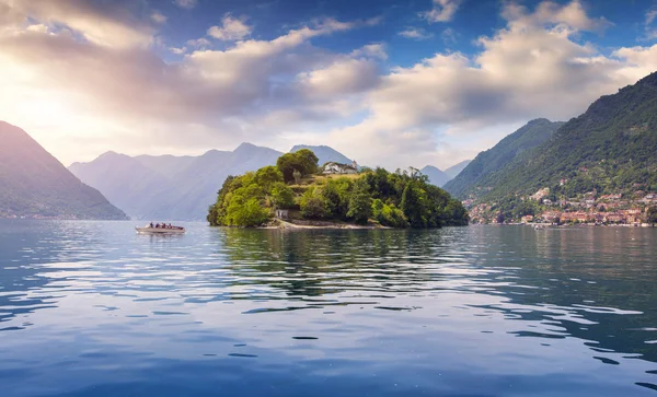 Island Comacina on Lake Como — kuvapankkivalokuva