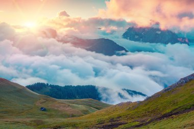 Sisli Val di Fassa Vadisi'nde gündoğumu