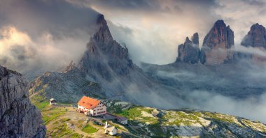 Rifugio Lacatelli Milli Parkı içinde