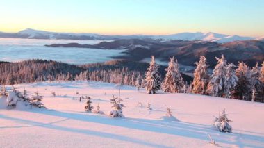 Dağlarda güzel kış gündoğumu