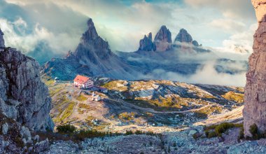 Lacatelli Milli Parkı Tre Cime di Lavaredo içinde.