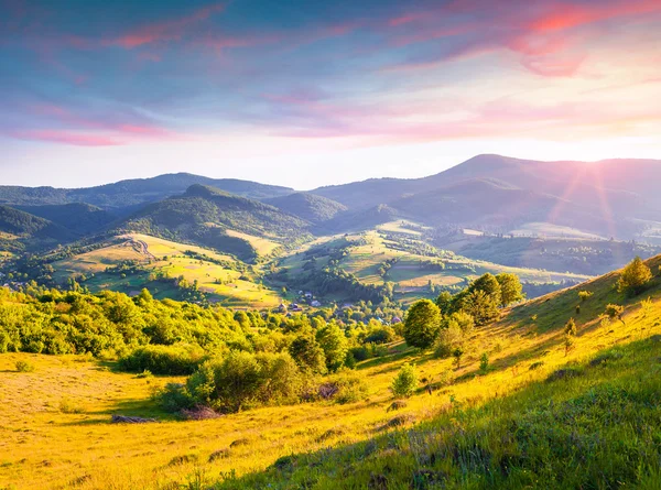 Sonnenaufgang in den Karpaten — Stockfoto