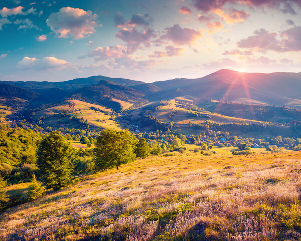 Восход солнца в Карпатах