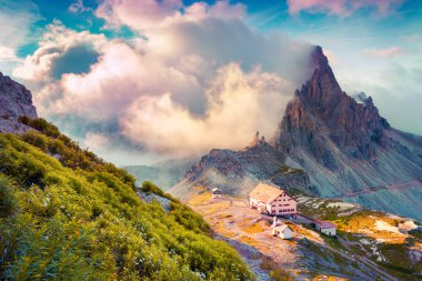 Rifugio Lacatelli Milli Parkı Tre Cime di Lavaredo içinde