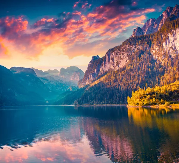 Soluppgång vid sjön Vorderer Gosausee — Stockfoto