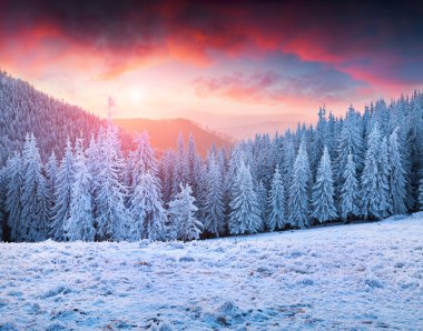 dağlarda kış gündoğumu