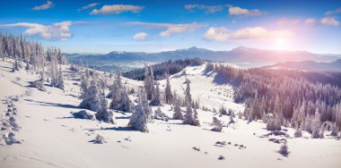 Karlı Dağları Panoraması renkli kış.