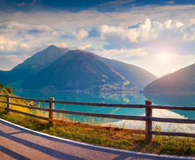 Resia göl sahnesinde yaz