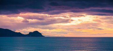 Dramatik bahar günbatımı