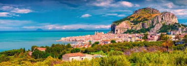 sabah sahne sahil kasabası