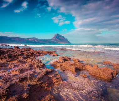 Renkli bahar sabahı niteliğine