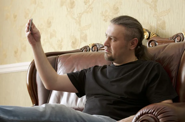 Man makes selfie — Stock Photo, Image