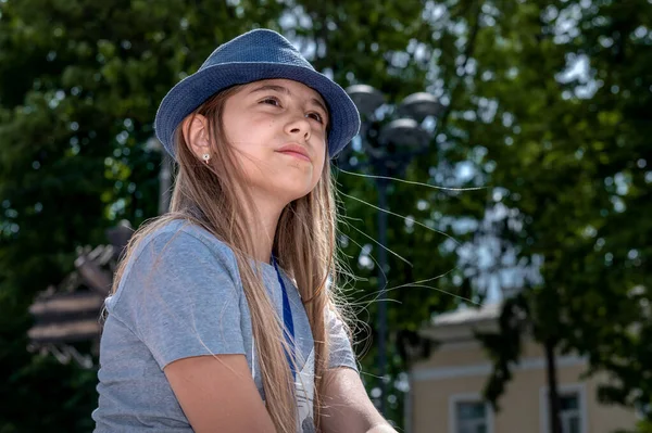 Retrato Una Adolescente Calle Joven Hipster Estilo Chica Aire Libre —  Fotos de Stock